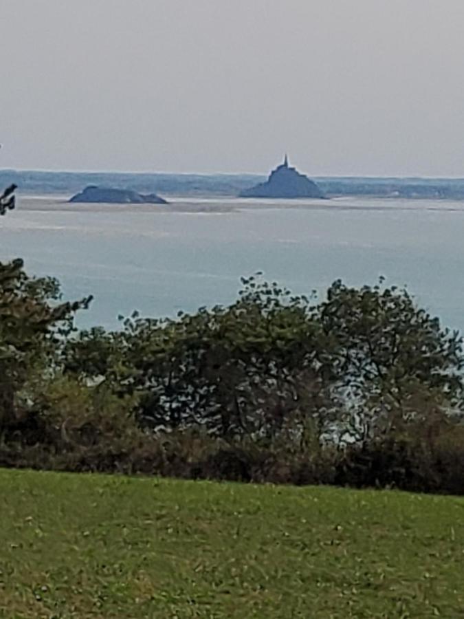 Chez Jollyjune Ferme Equestre des Courlis, à moins d'une heure du Mont Saint-Michel Champeaux Exterior foto